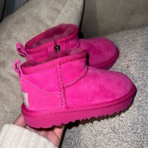 Mini UGG Fuchsia Sole Boots toddler size 9 NEW